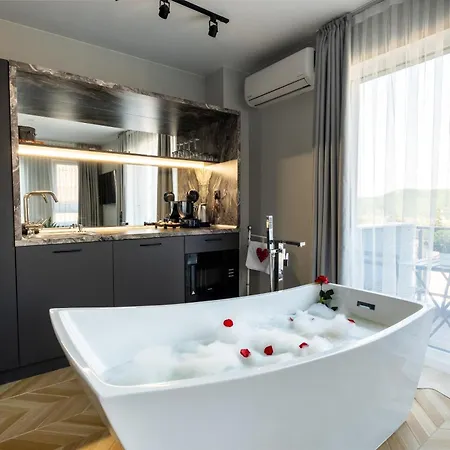 Appartement студио с вана и гледка в 
